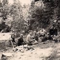 Újszilvási gyerekek egy csoportja a Badacsony oldalában. Mucza Béla plébános vitte el őket nyaralni a Balatonhoz, Fonyódligetre.